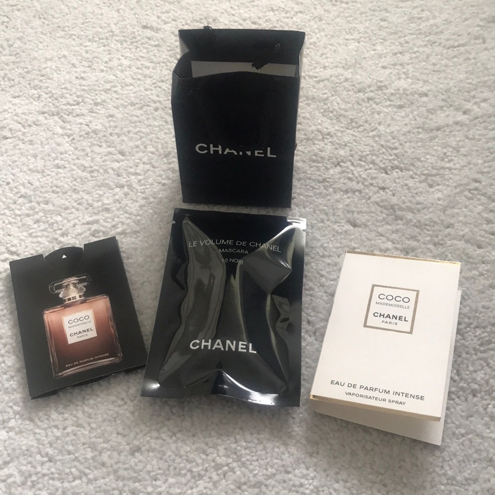 CHANEL mascara samples with mini shopping bag